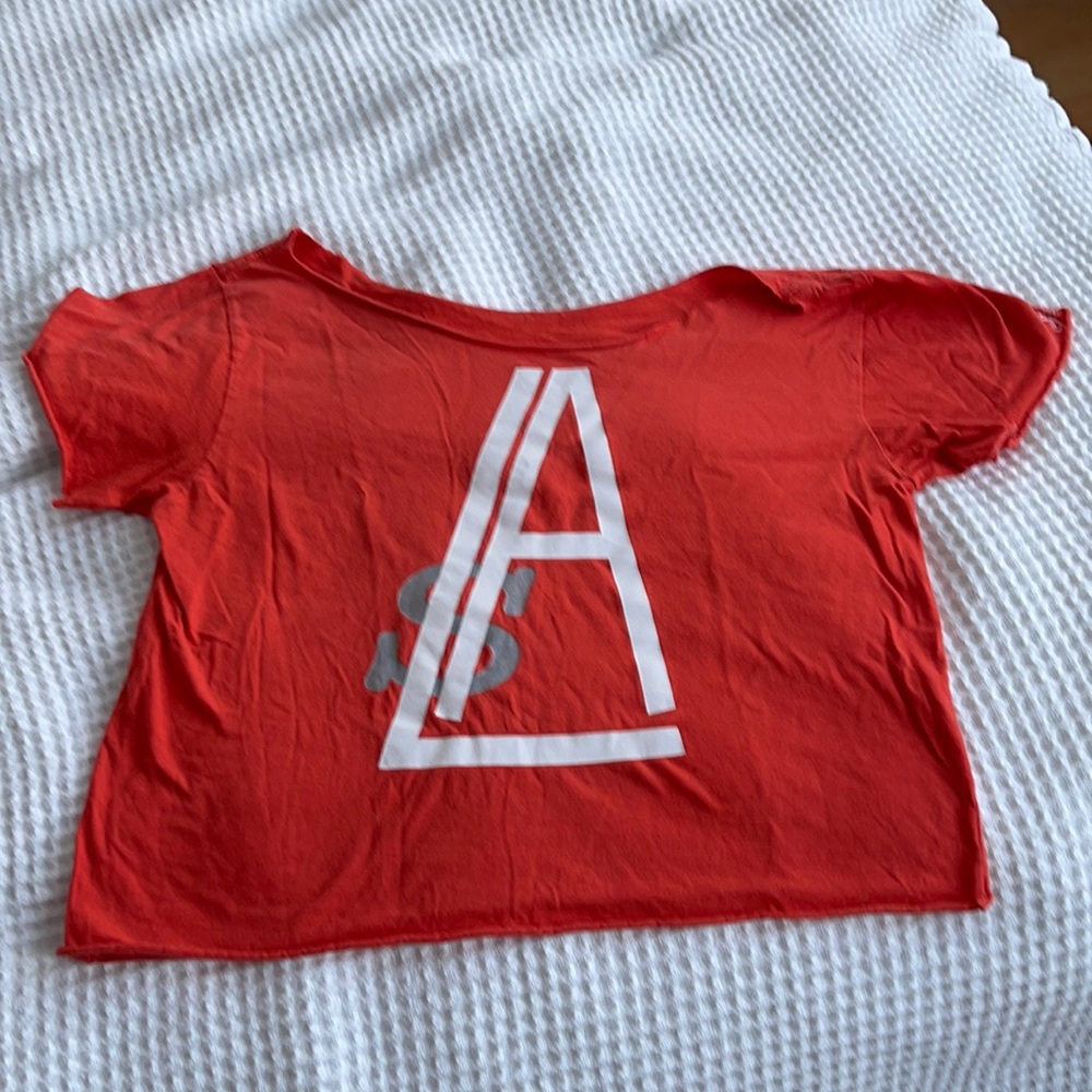 Cropped LA tee